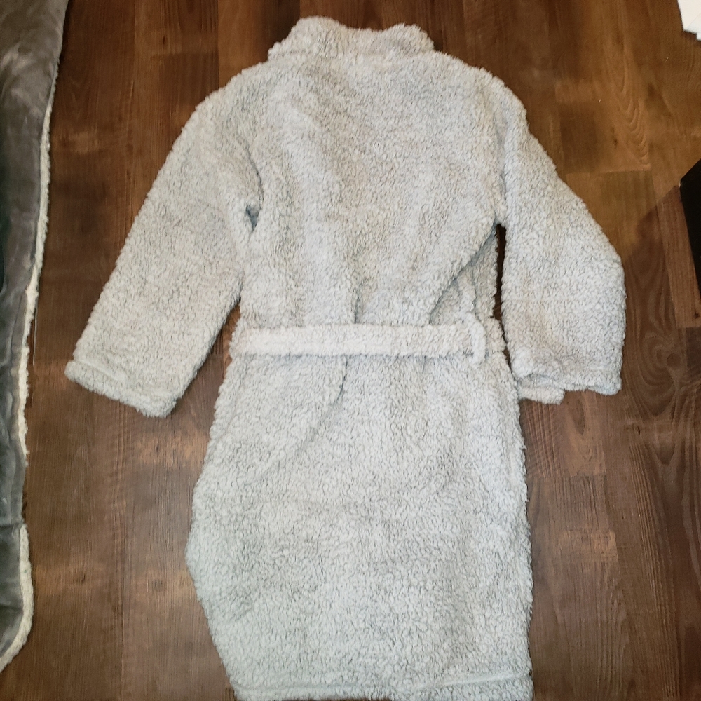 🎅 Pottery Barn Fuzzy Robe - Picture 4 of 5